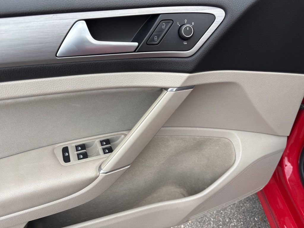 Used 2017 Volkswagen Golf S AWD/4WD image 8