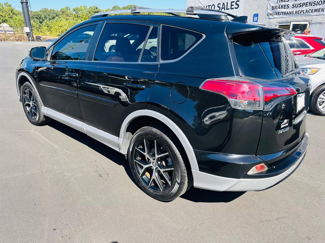 Used 2016 Toyota RAV4 SE image 3
