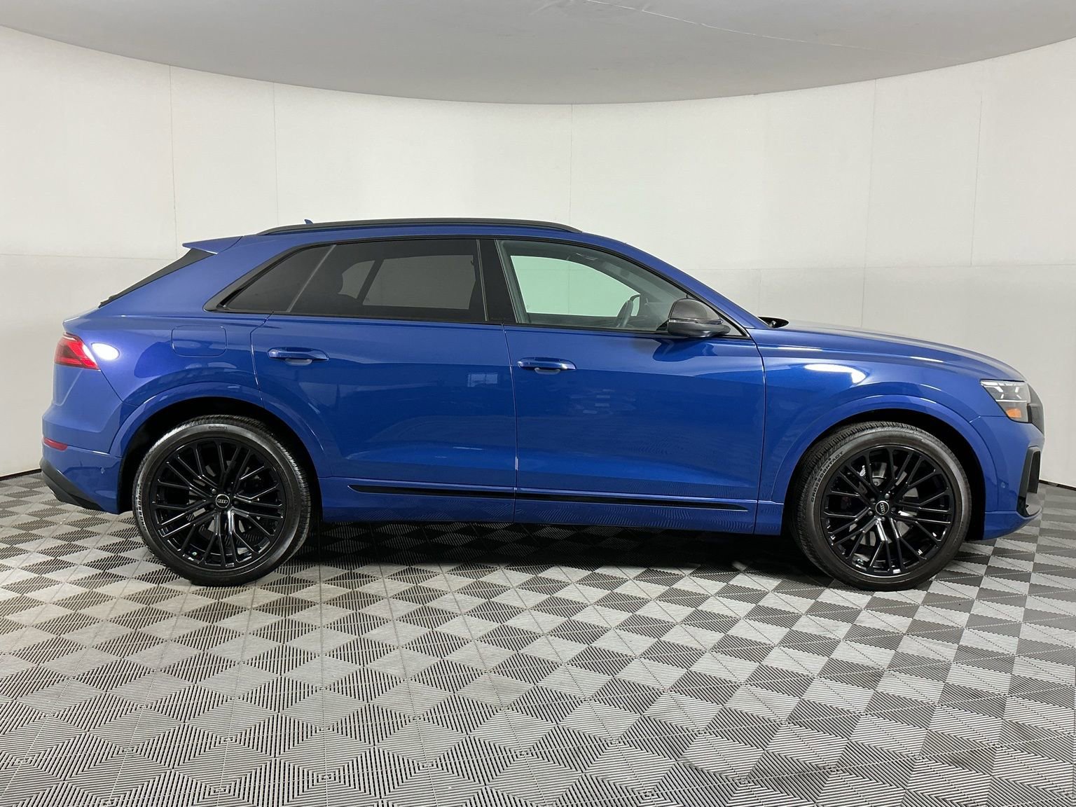 Used 2024 Audi SQ8 Prestige image 10