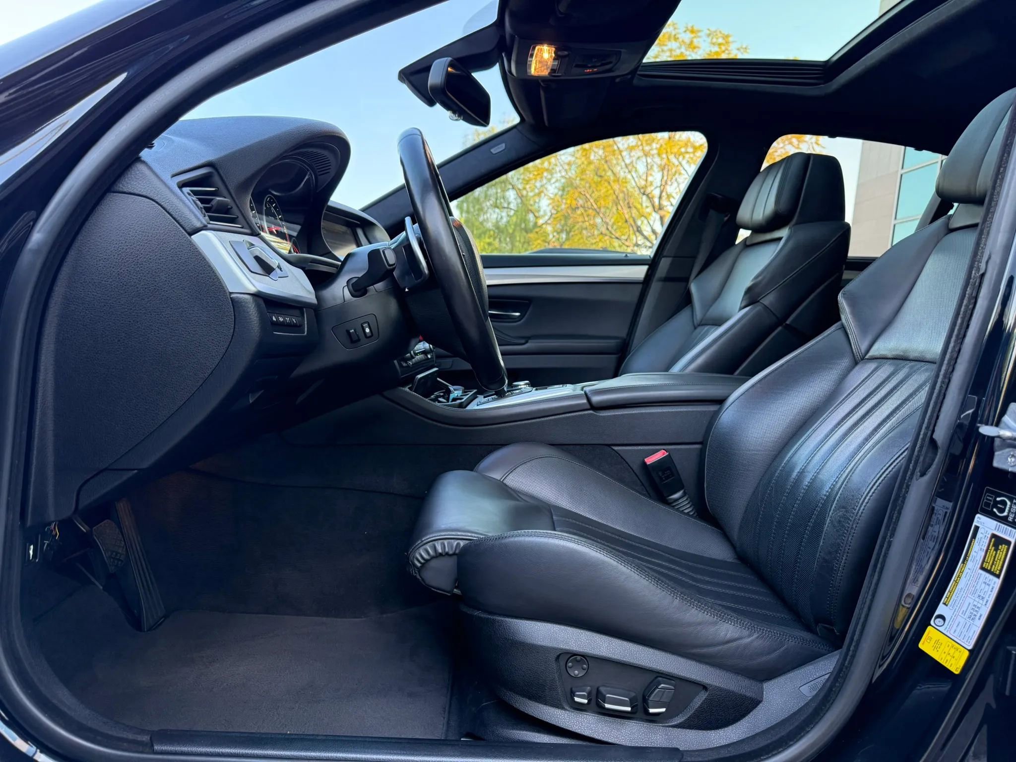 Used 2013 BMW M5 RWD image 14