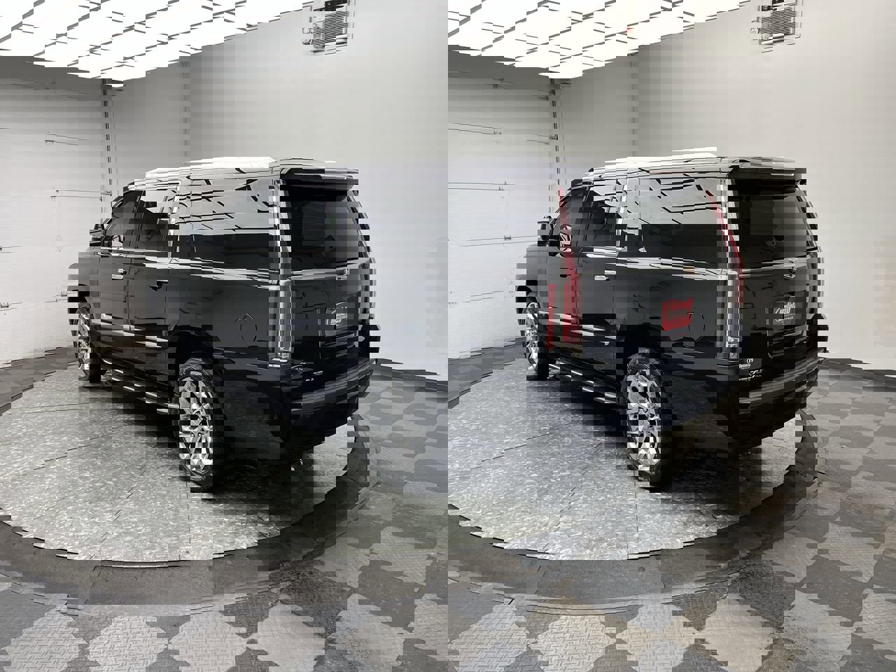 Used 2019 Cadillac Escalade ESV Premium Luxury image 2