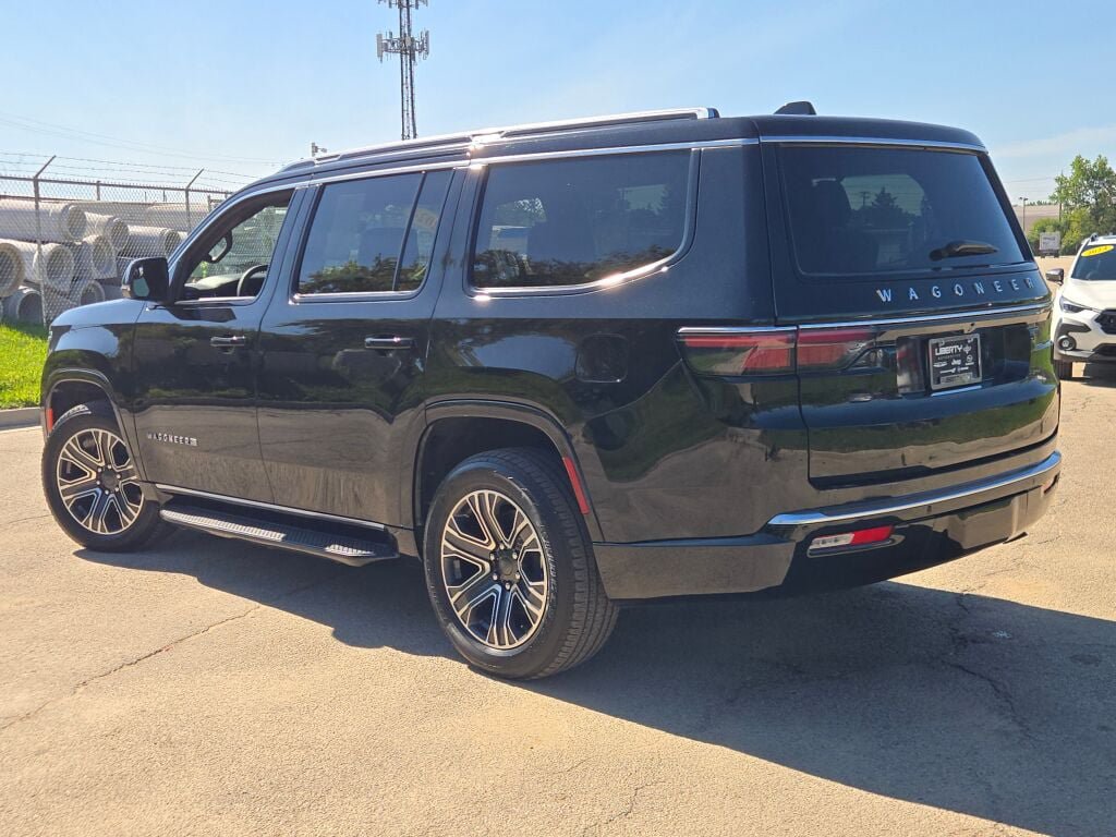 Used 2024 Jeep Wagoneer 4WD w/ Premium Group I image 22
