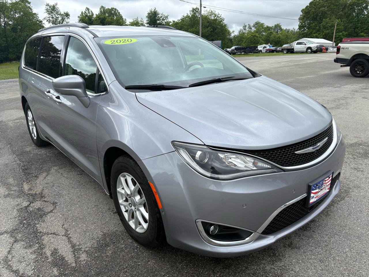 Used 2020 Chrysler Pacifica Touring w/ Advanced Safetytec Group FWD image 1