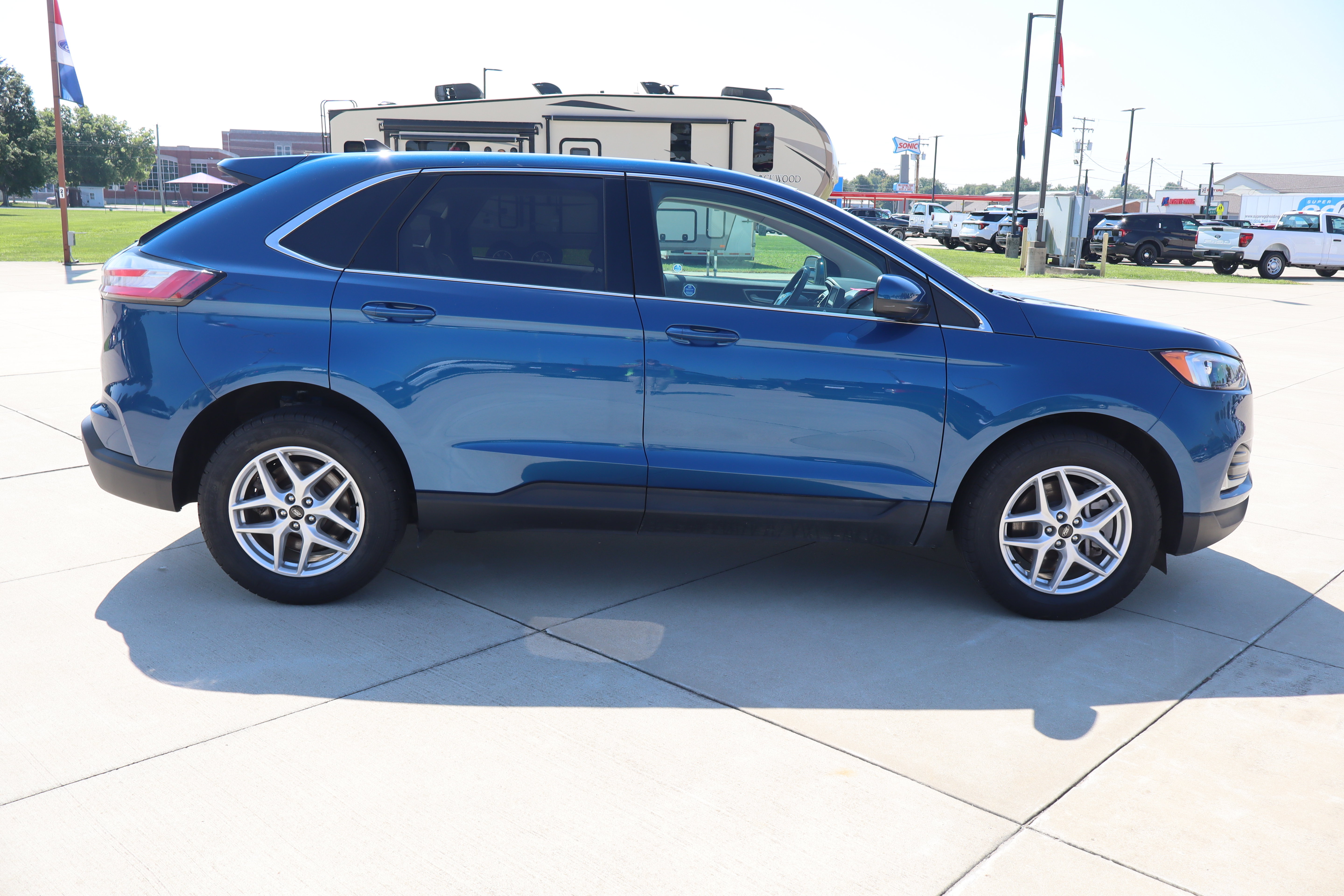 Used 2024 Ford Edge SEL w/ Convenience Package AWD/4WD image 4