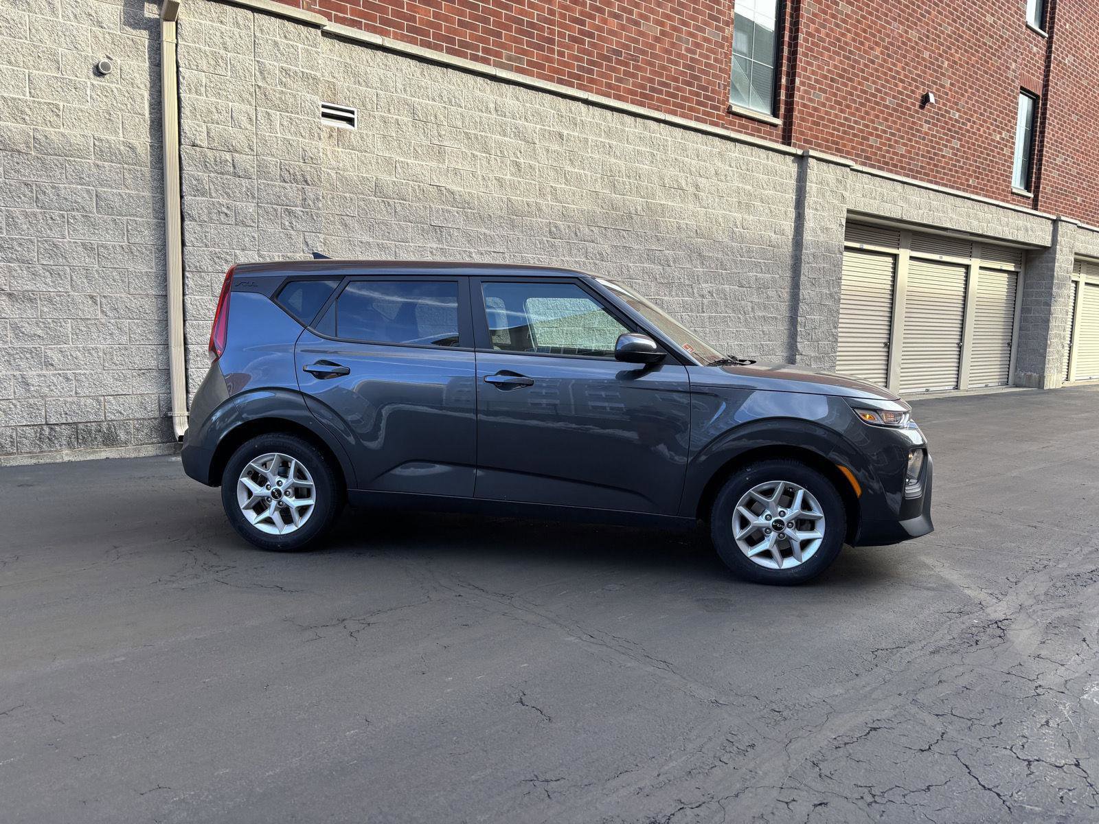 Used 2022 Kia Soul LX w/ Technology Package image 2
