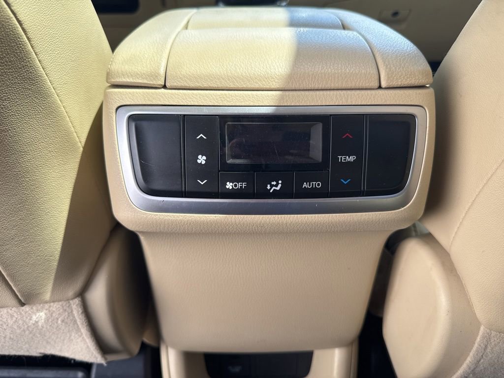 Used 2019 Toyota Highlander XLE AWD/4WD image 13