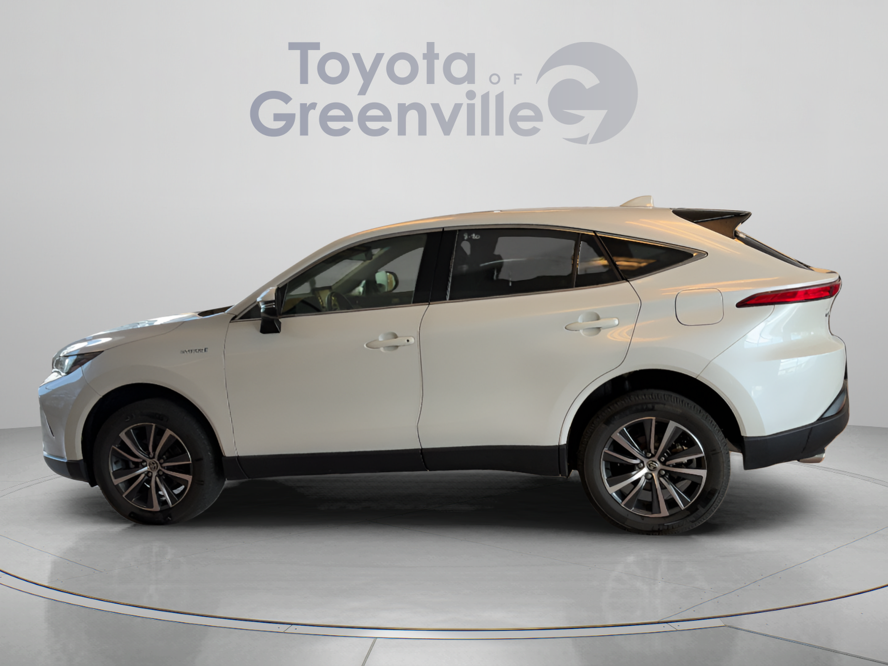 Used 2021 Toyota Venza LE AWD/4WD image 2
