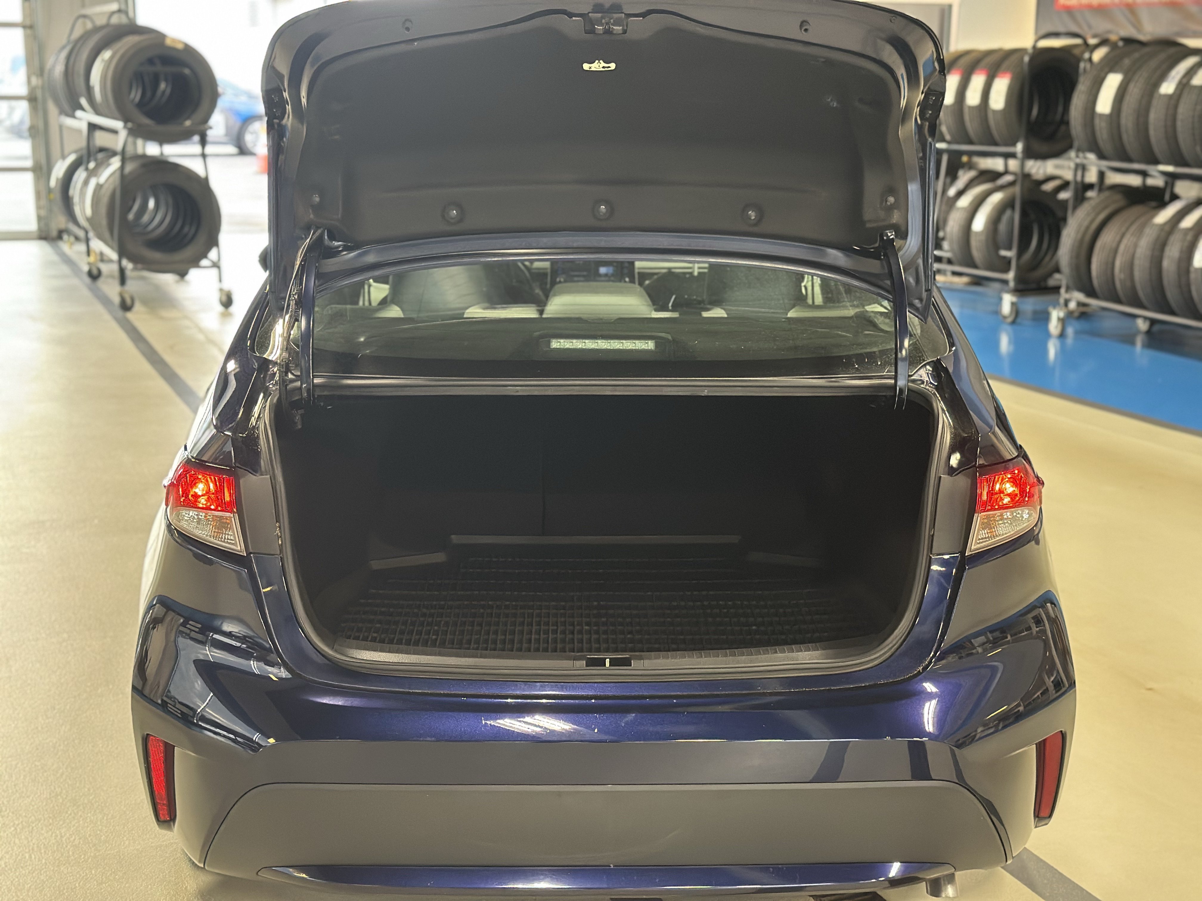 Used 2021 Toyota Corolla LE w/ LE Convenience Package FWD image 7