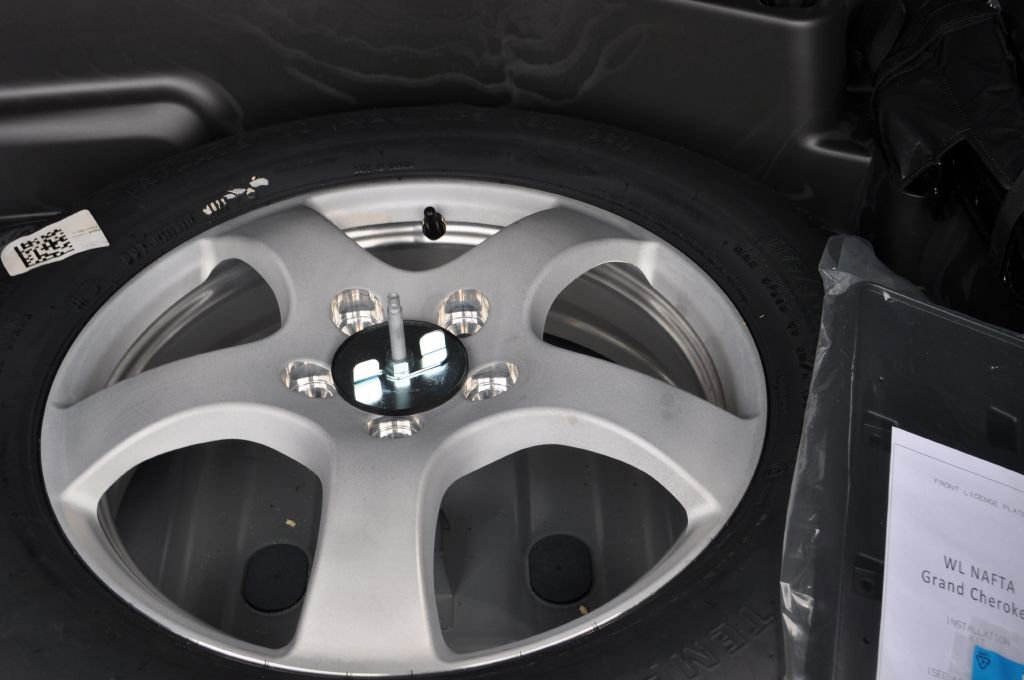 Used 2024 Jeep Grand Cherokee Limited image 19