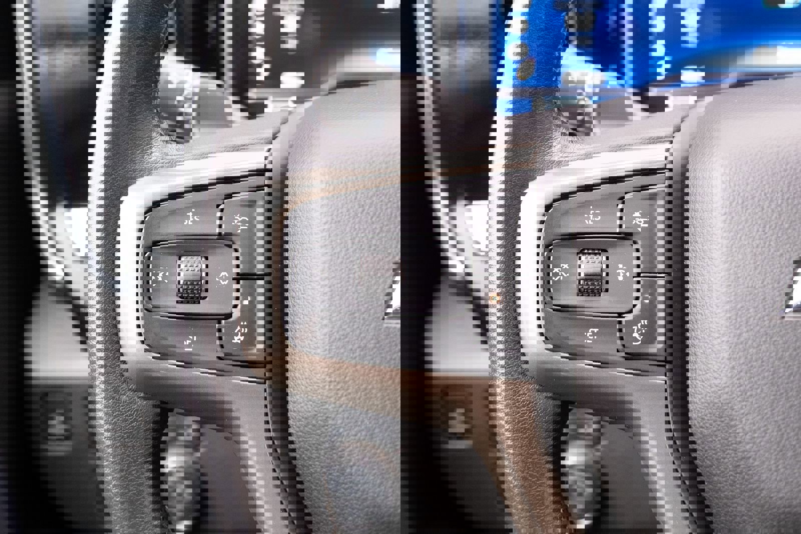 Used 2023 Chevrolet Silverado 1500 High Country w/ Technology Package image 6