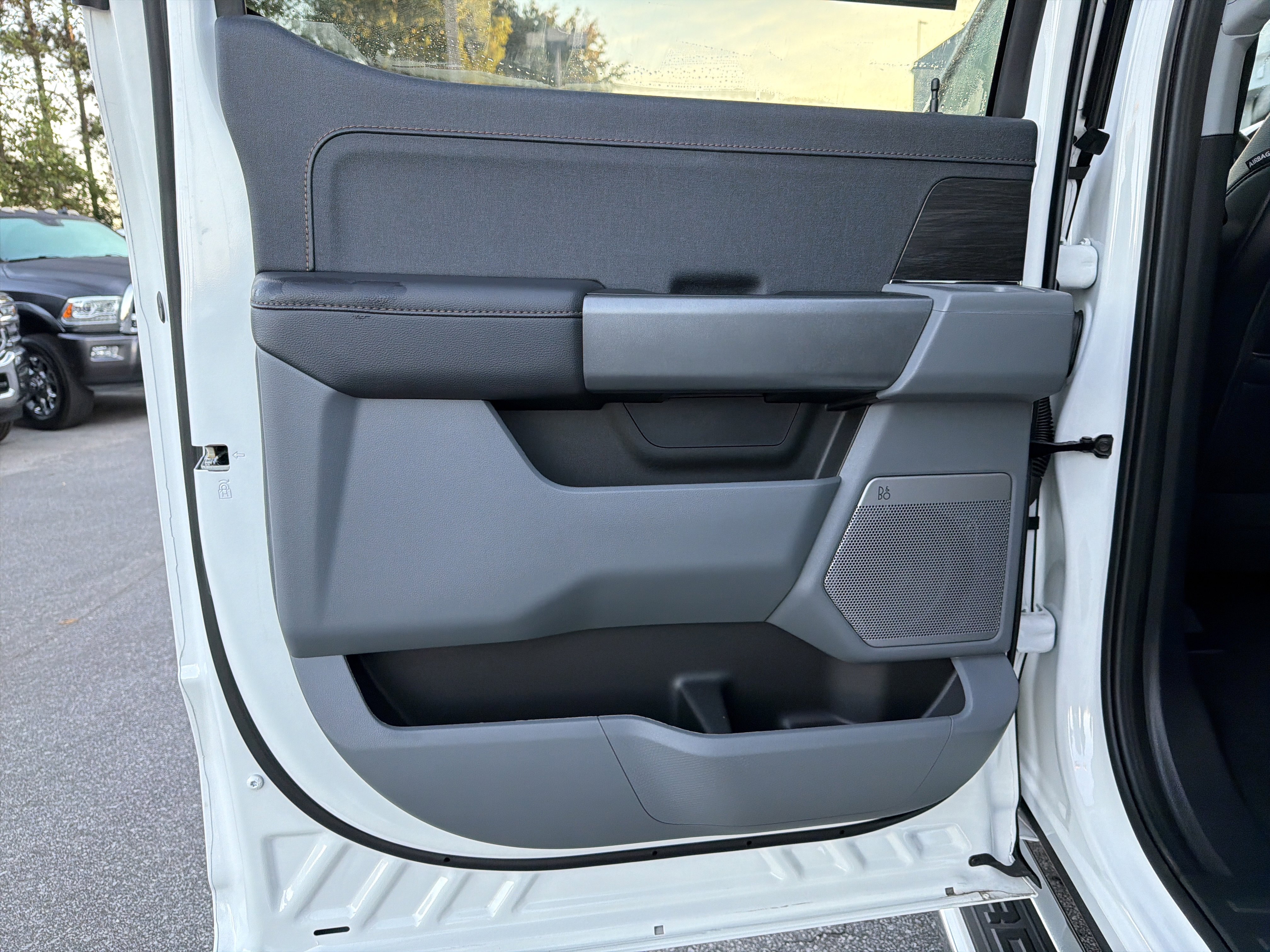 Used 2025 Ford F150 Lariat w/ Equipment Group 501A Mid image 22