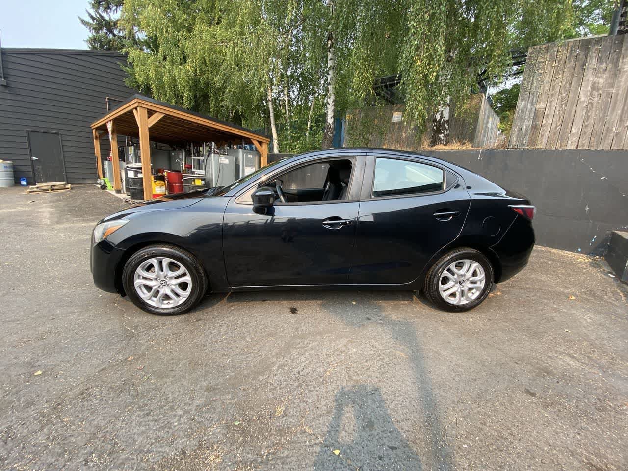 Used 2016 Scion iA FWD image 3