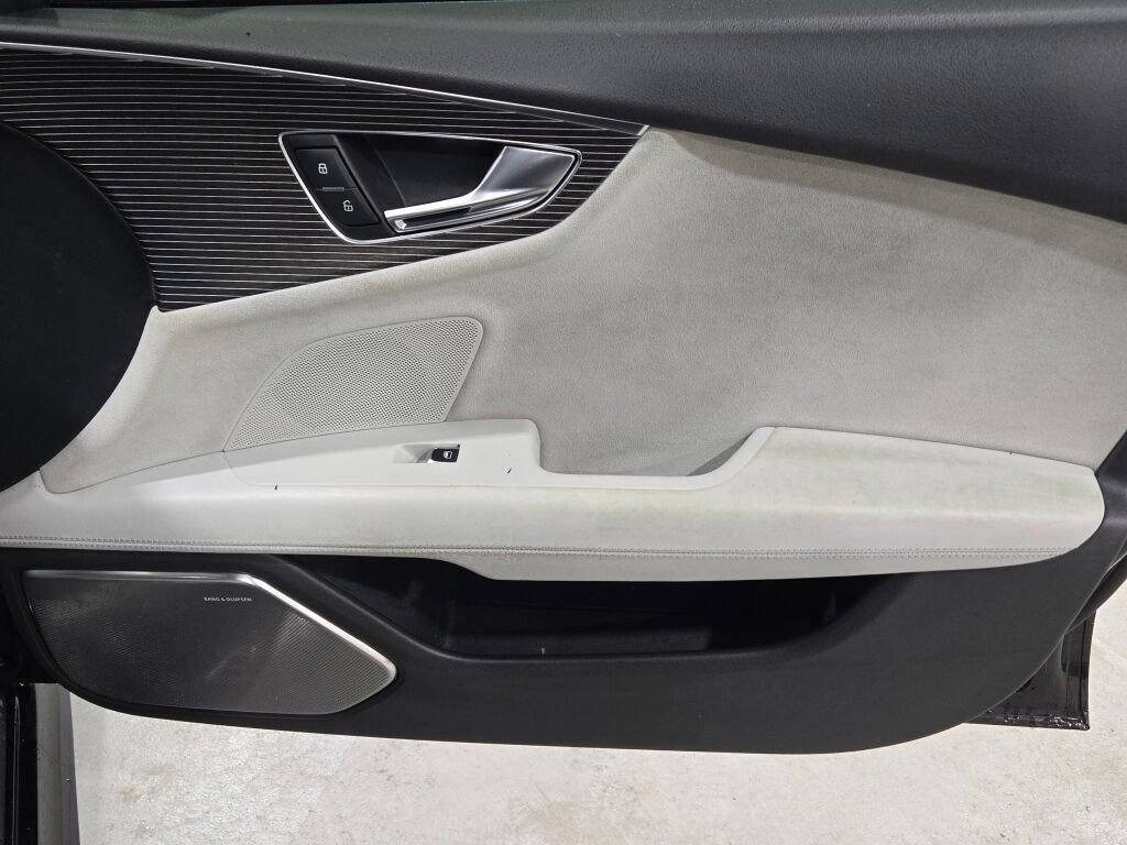 Used 2017 Audi RS 7 Prestige image 10