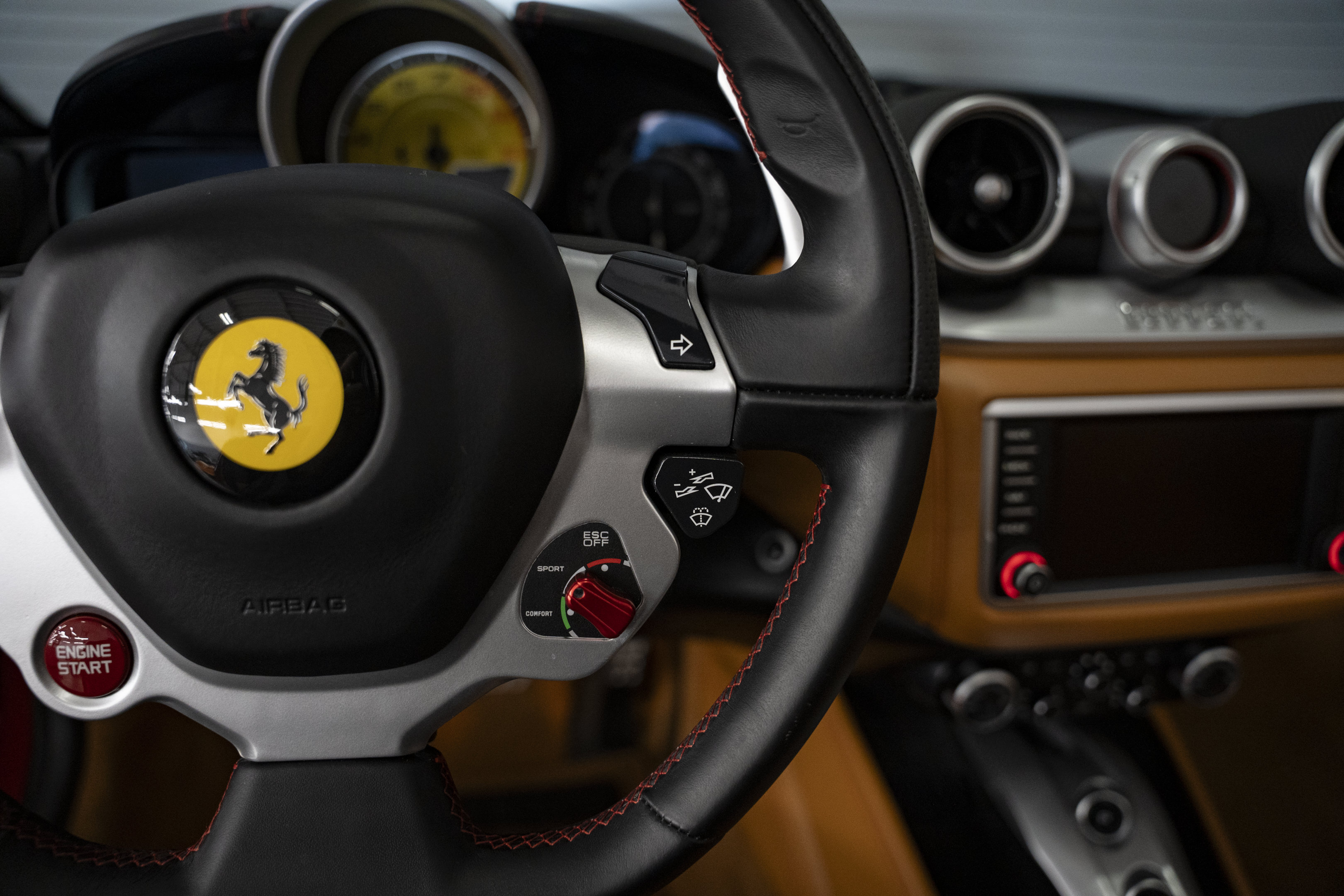 Used 2016 Ferrari California T RWD image 42