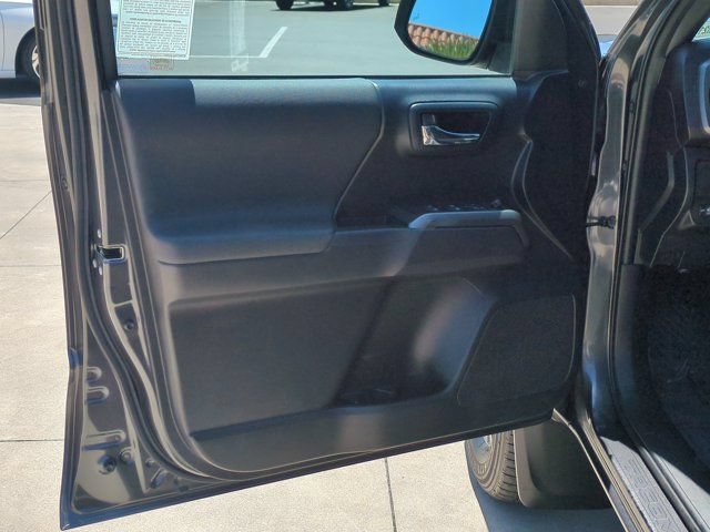 Used 2019 Toyota Tacoma TRD Sport w/ Technology Package AWD/4WD image 27