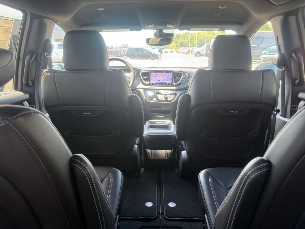 New 2027 Chrysler Pacifica Select w/ Family Tech Group FWD image 44
