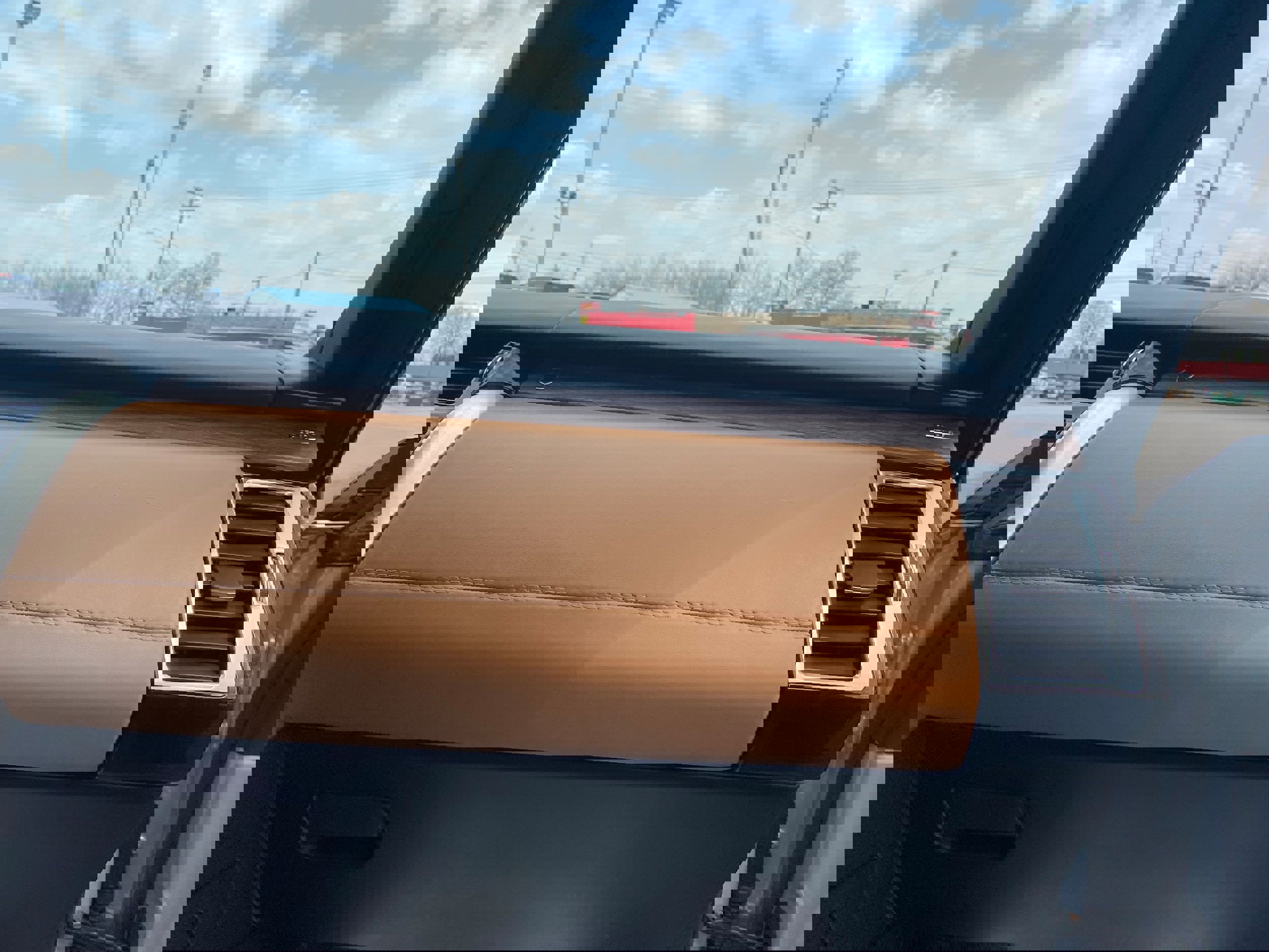 Used 2019 Land Rover Discovery HSE Luxury image 16