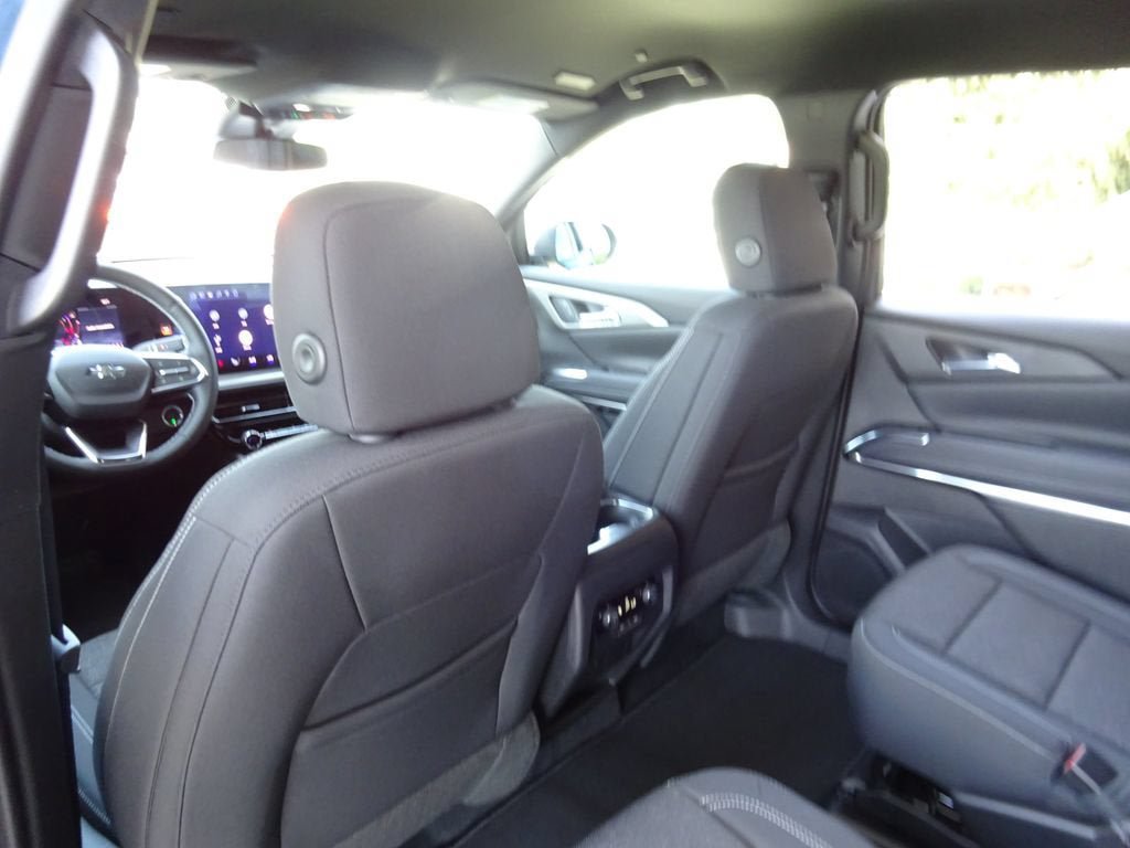 New 2026 Chevrolet Traverse LT w/ Midnight/Sport Edition FWD image 18