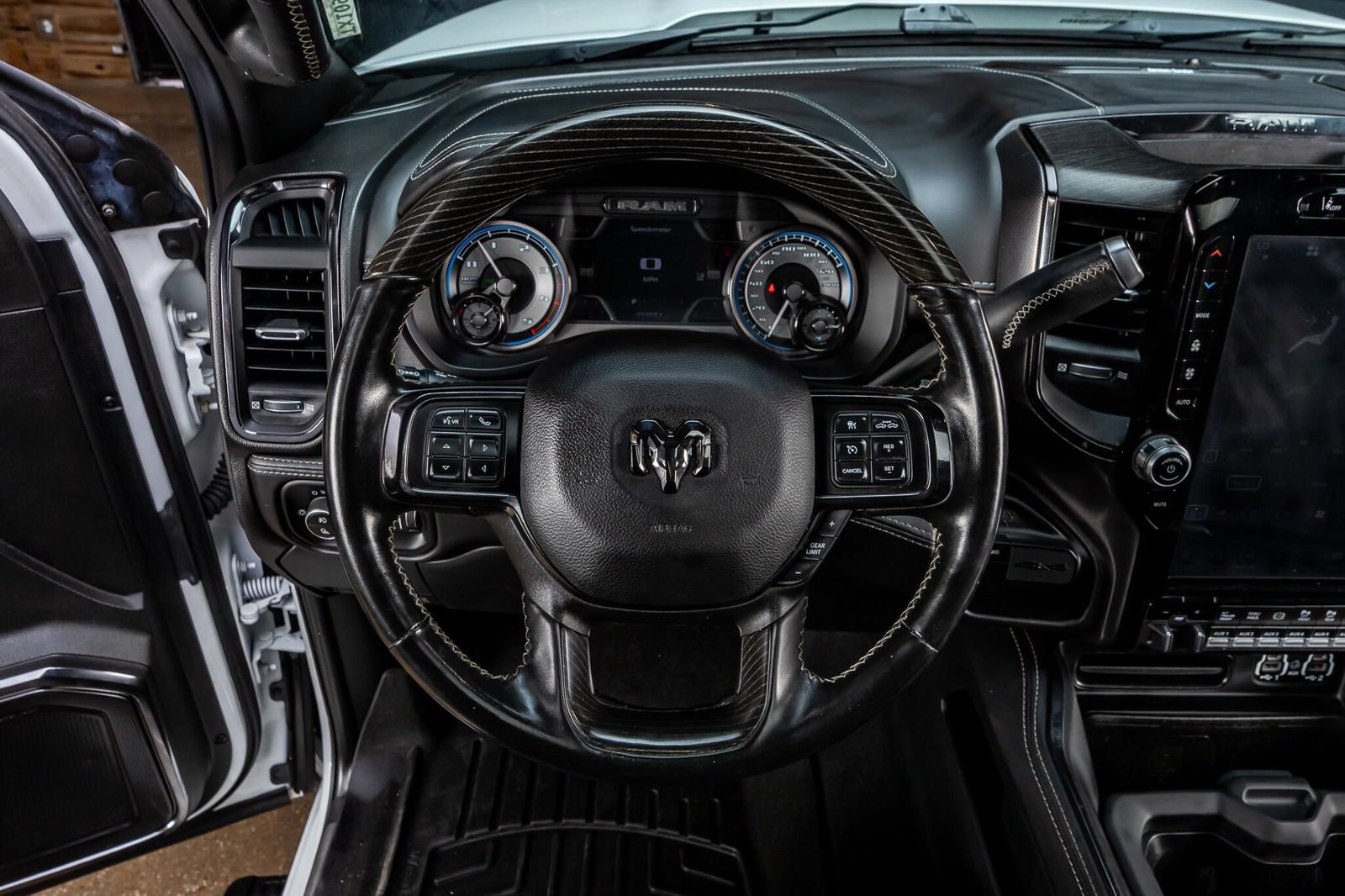 Used 2022 RAM 3500 Limited AWD/4WD image 18