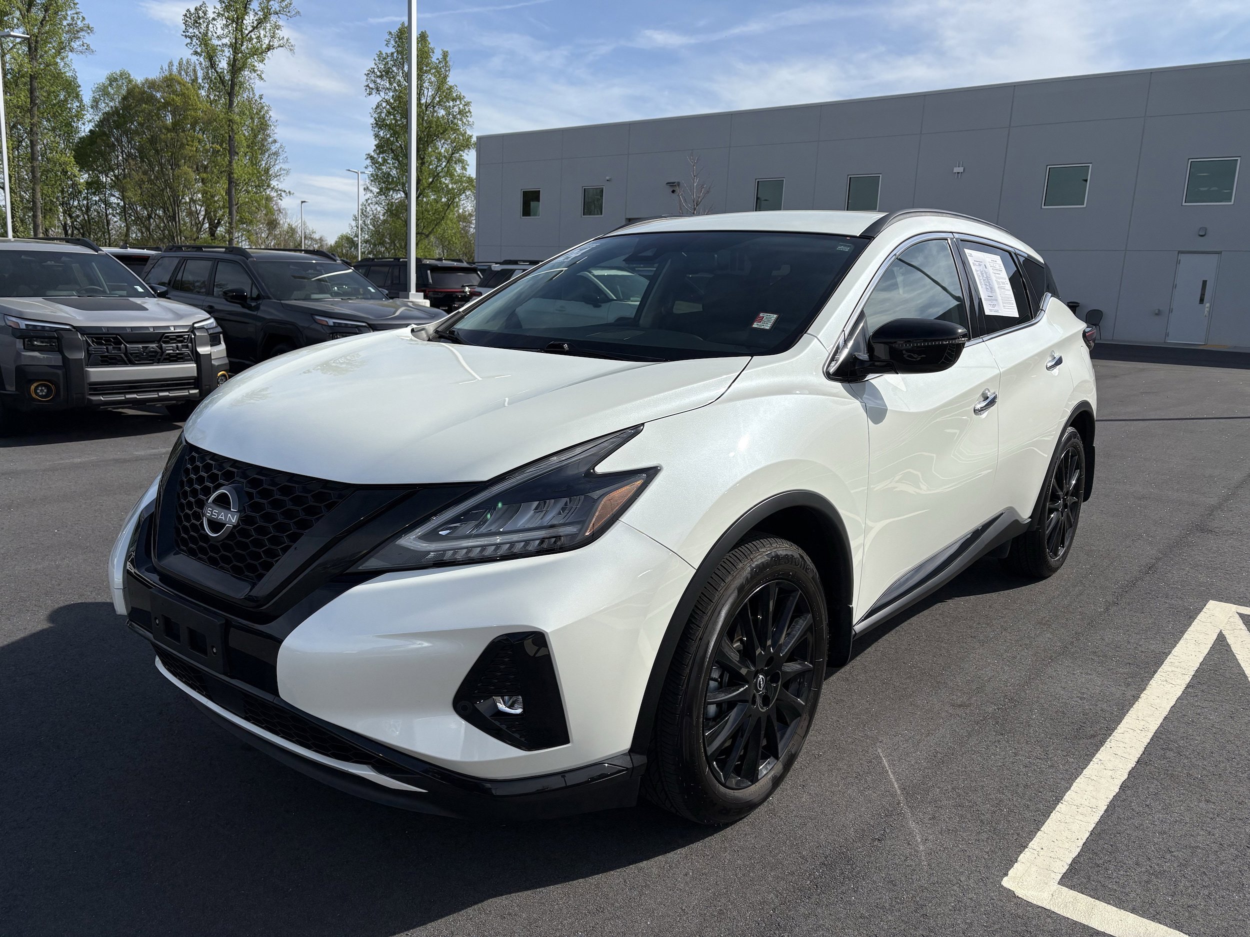 Used 2024 Nissan Murano SV w/ SV Midnight Edition Package FWD image 3