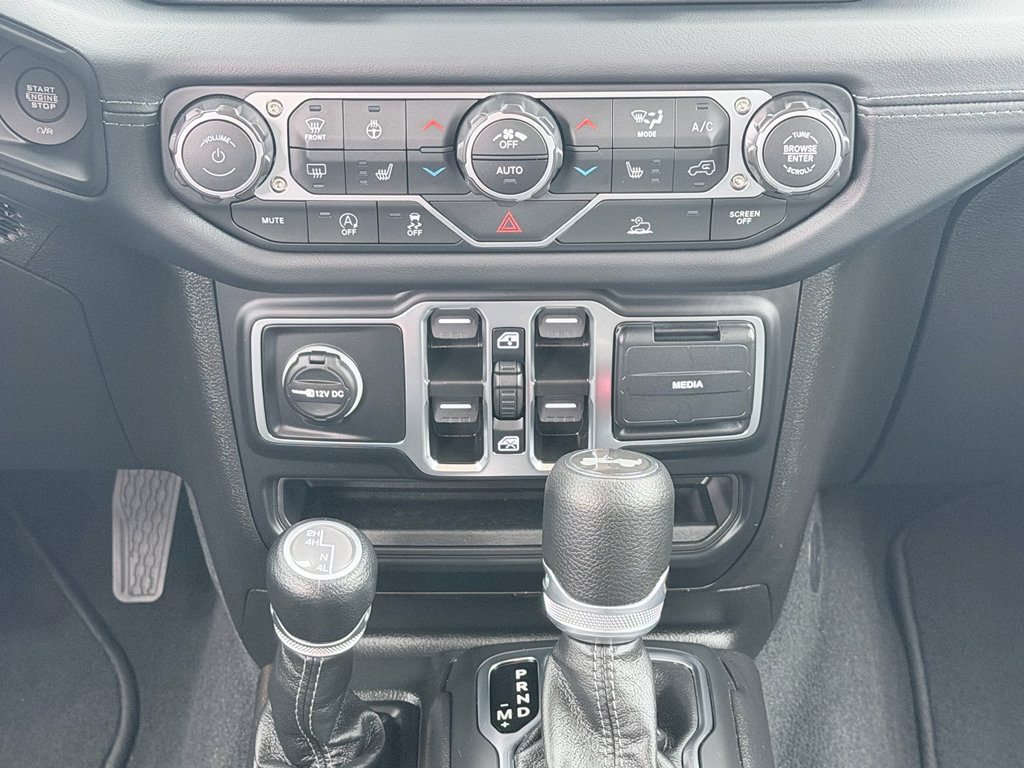 Used 2026 Jeep Wrangler Unlimited Sahara AWD/4WD image 19