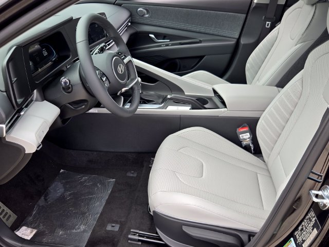 New 2026 Hyundai Elantra SEL Sport FWD image 5