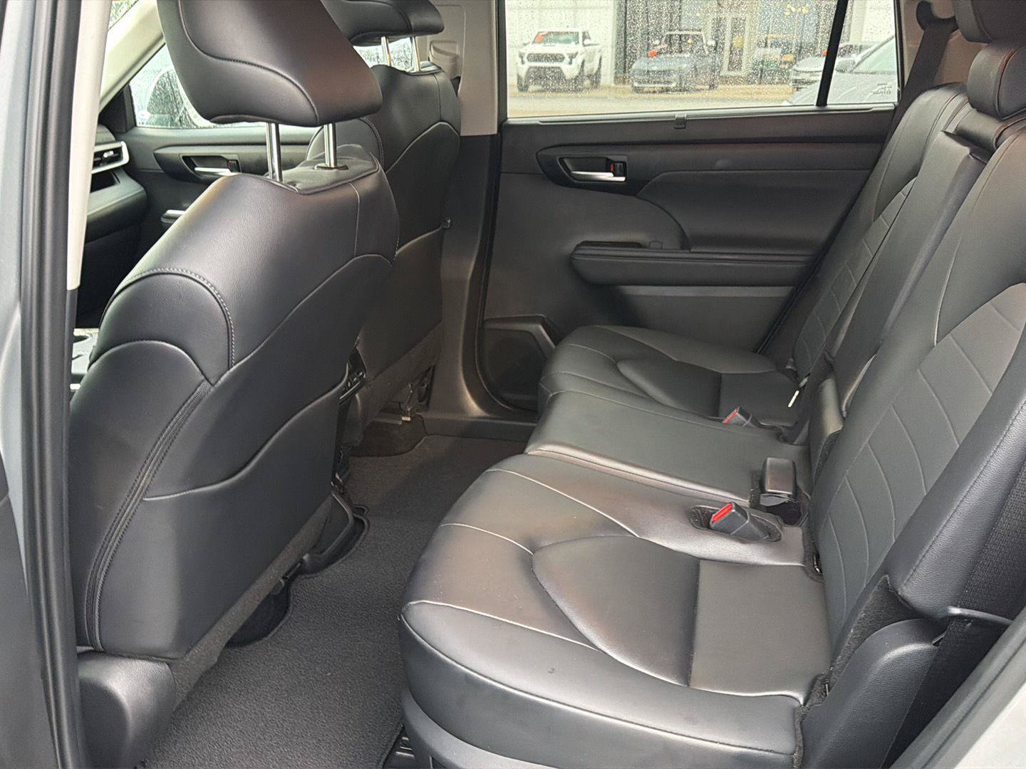 Certified 2025 Toyota Highlander XLE FWD image 11