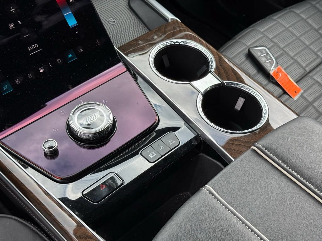 Certified 2025 Cadillac Escalade Premium Luxury Platinum w/ LPO, Floor Liner Package AWD/4WD image 34