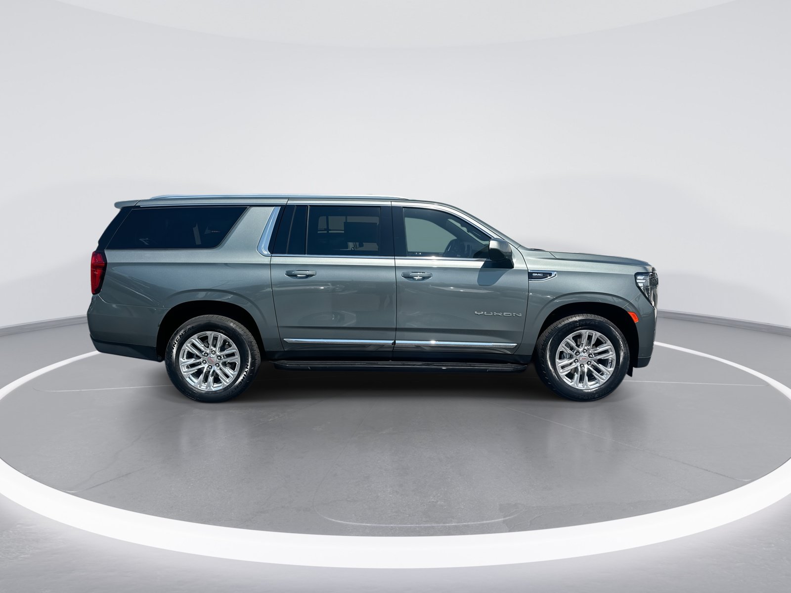 Used 2024 GMC Yukon XL SLT RWD image 10
