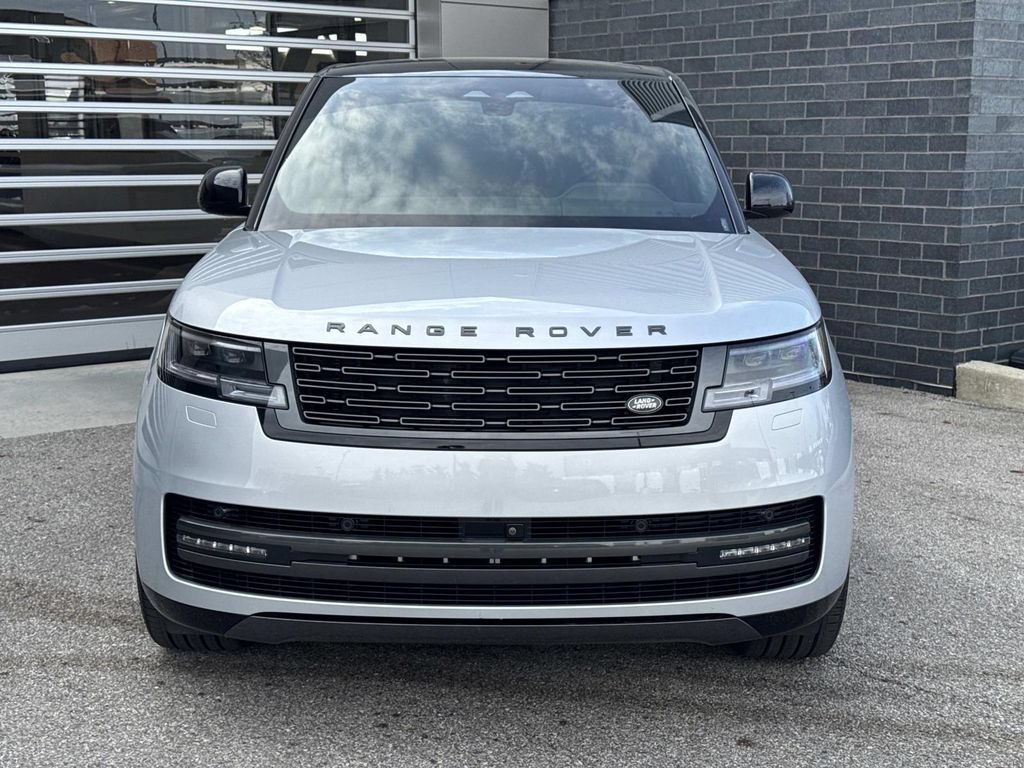 Certified 2025 Land Rover Range Rover Long Wheelbase SE AWD/4WD image 4