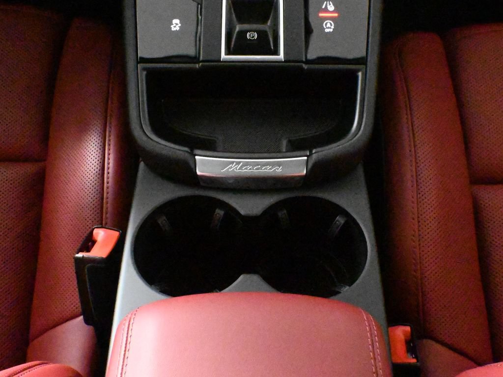 Used 2026 Porsche Macan AWD/4WD image 24