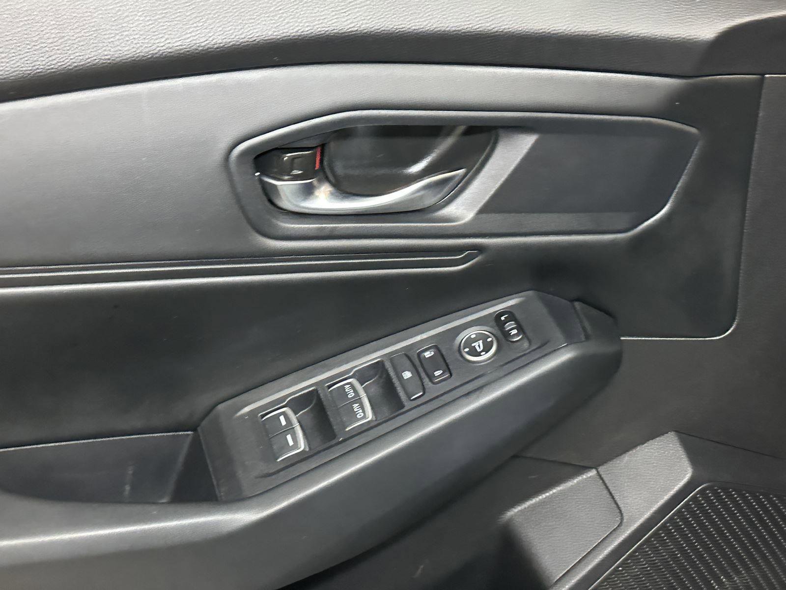 Certified 2023 Honda Accord EX image 21