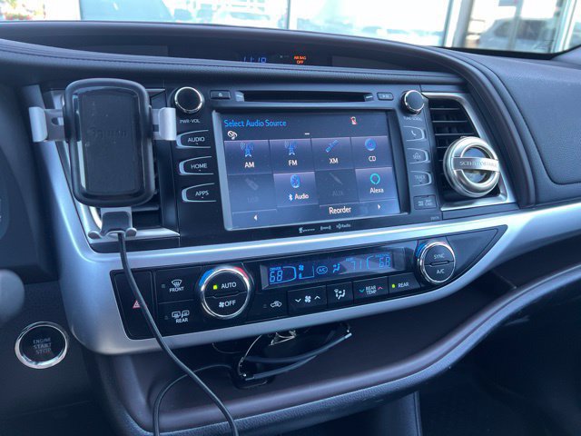 Used 2017 Toyota Highlander XLE AWD/4WD image 16