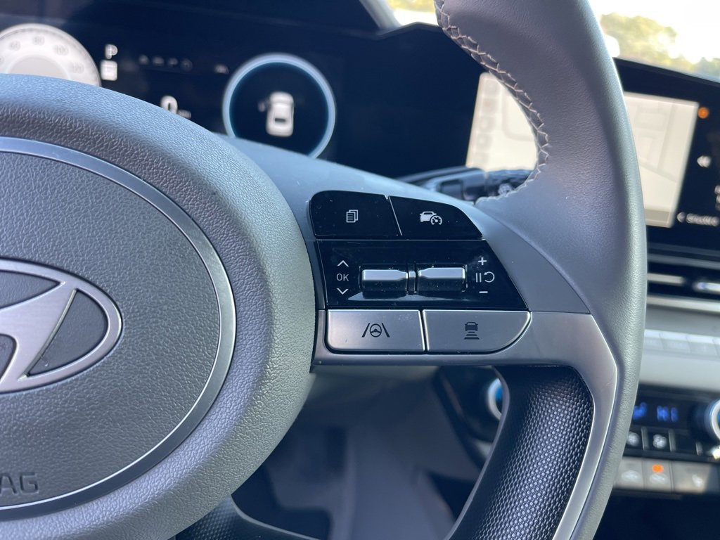 Certified 2025 Hyundai Elantra SEL w/ Cargo Package image 17