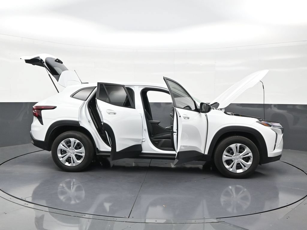Used 2026 Chevrolet Trax LS FWD image 29