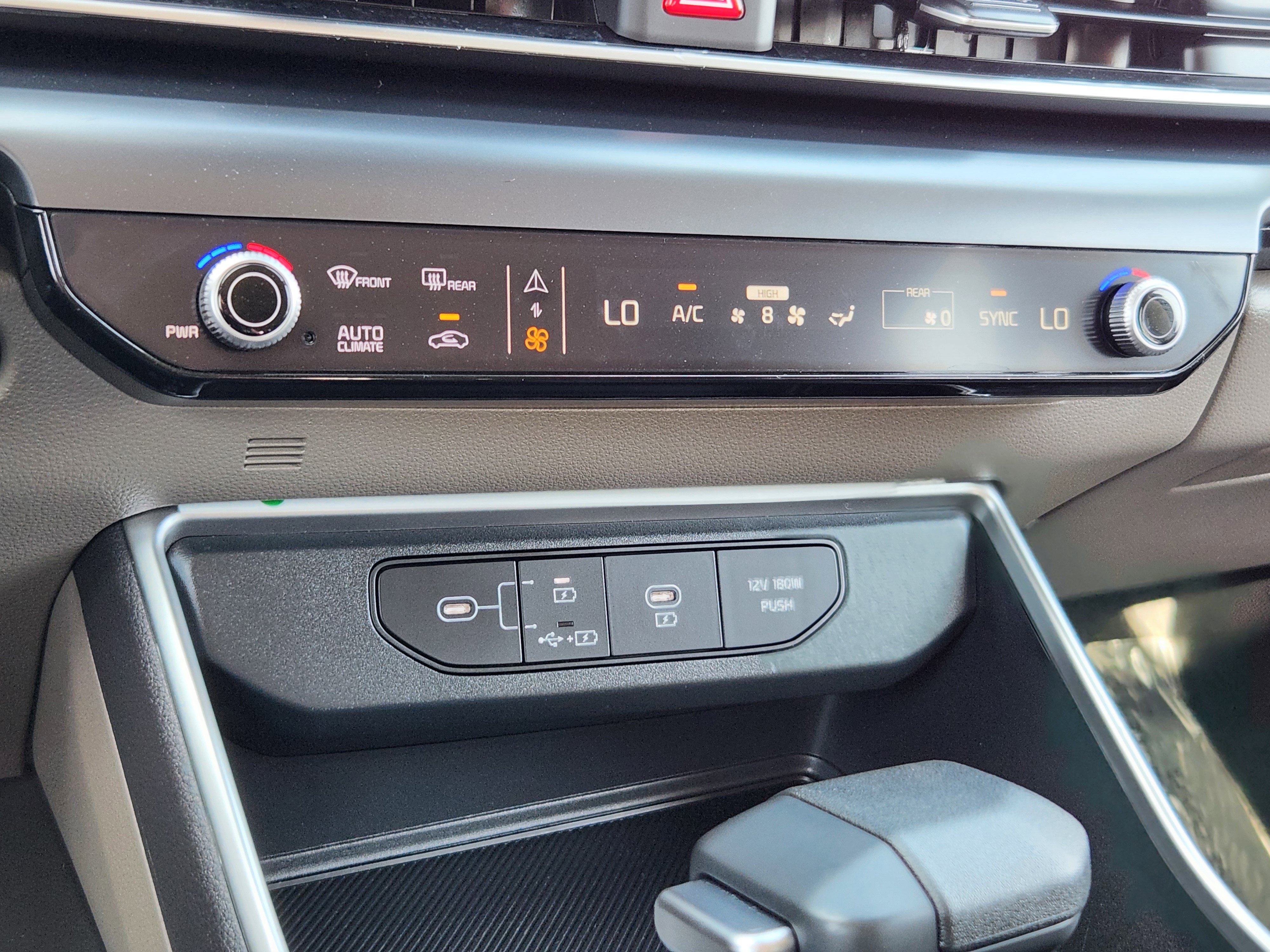 Used 2026 Kia Carnival LX FWD image 24