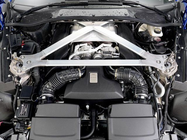 Used 2022 Aston Martin V8 Vantage Roadster image 27