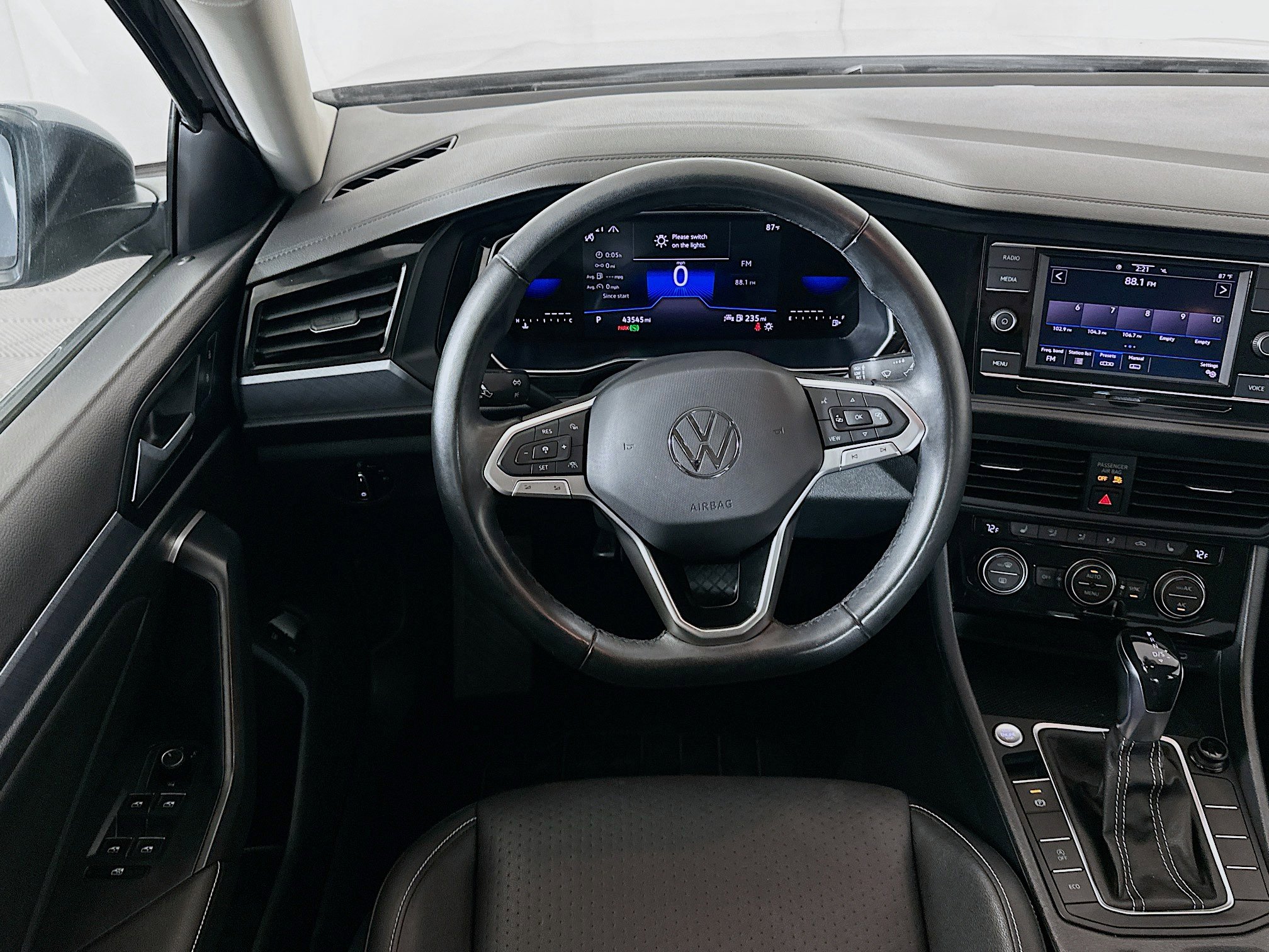 Used 2024 Volkswagen Jetta SE image 18