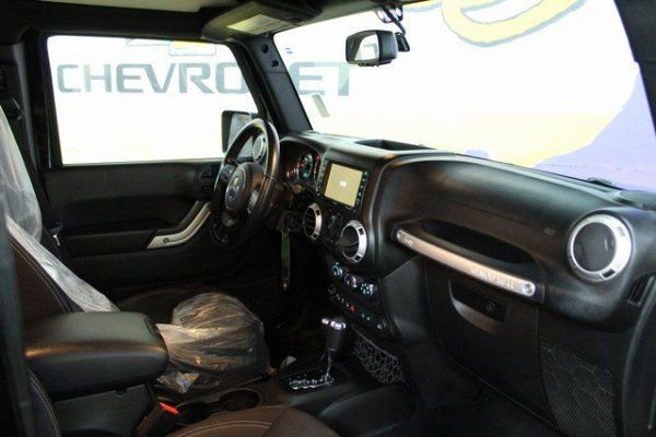 Used 2015 Jeep Wrangler Unlimited Sahara w/ Max Tow Package image 11