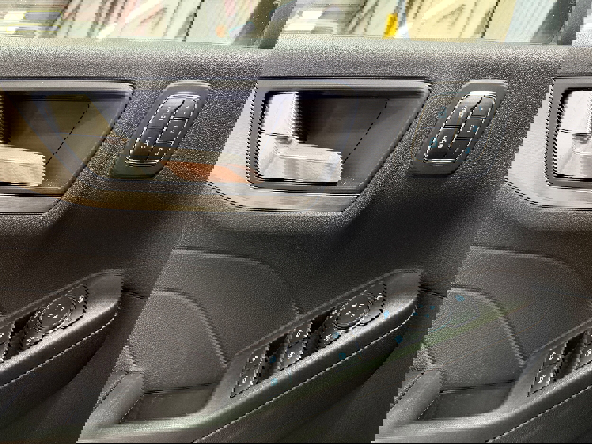 Certified 2021 Ford Escape Titanium FWD image 13