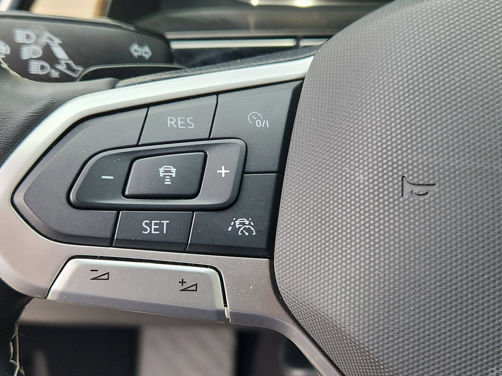 Used 2024 Volkswagen Atlas SE AWD/4WD image 21
