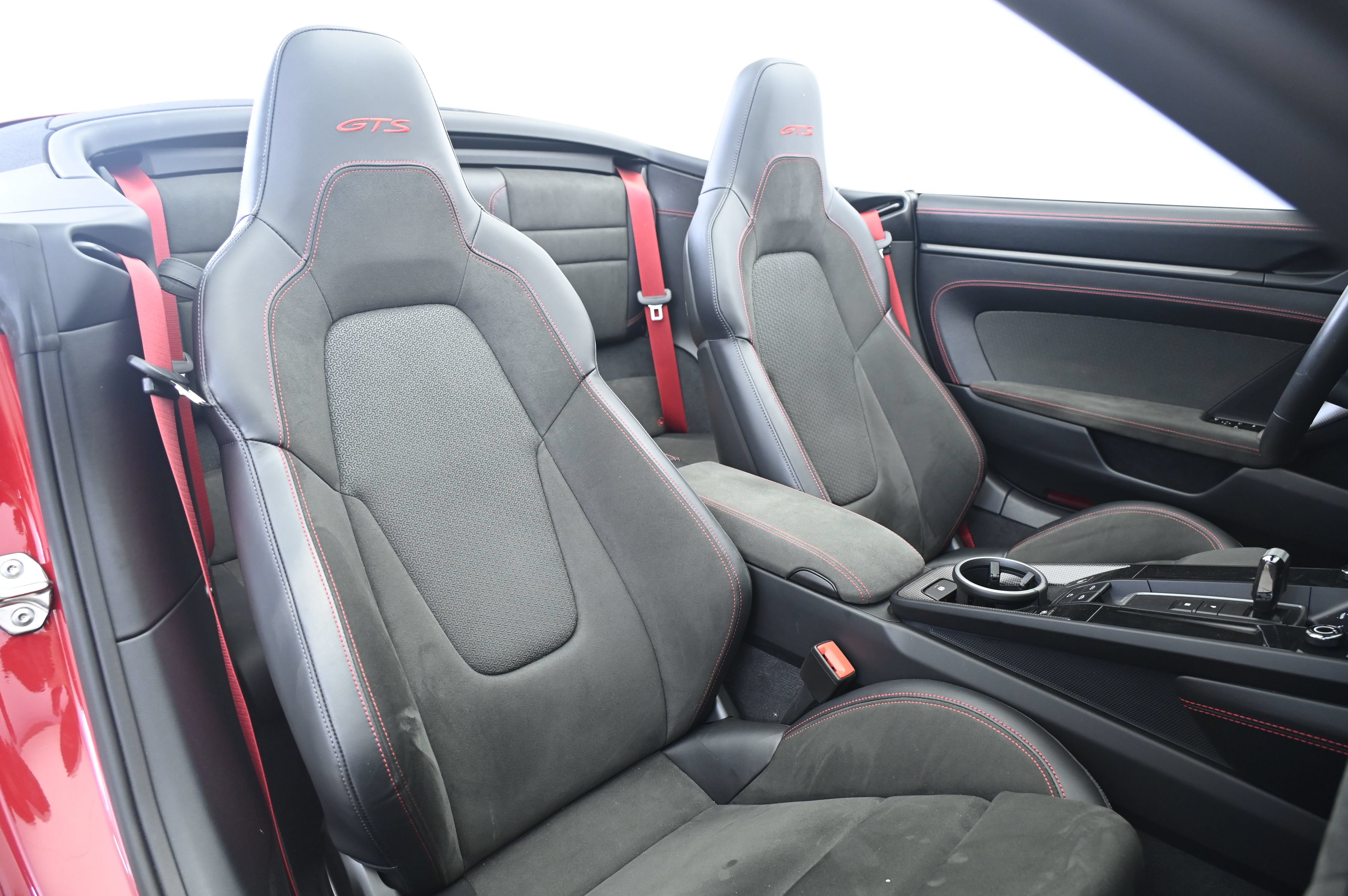 Certified 2025 Porsche 911 Carrera GTS RWD image 23