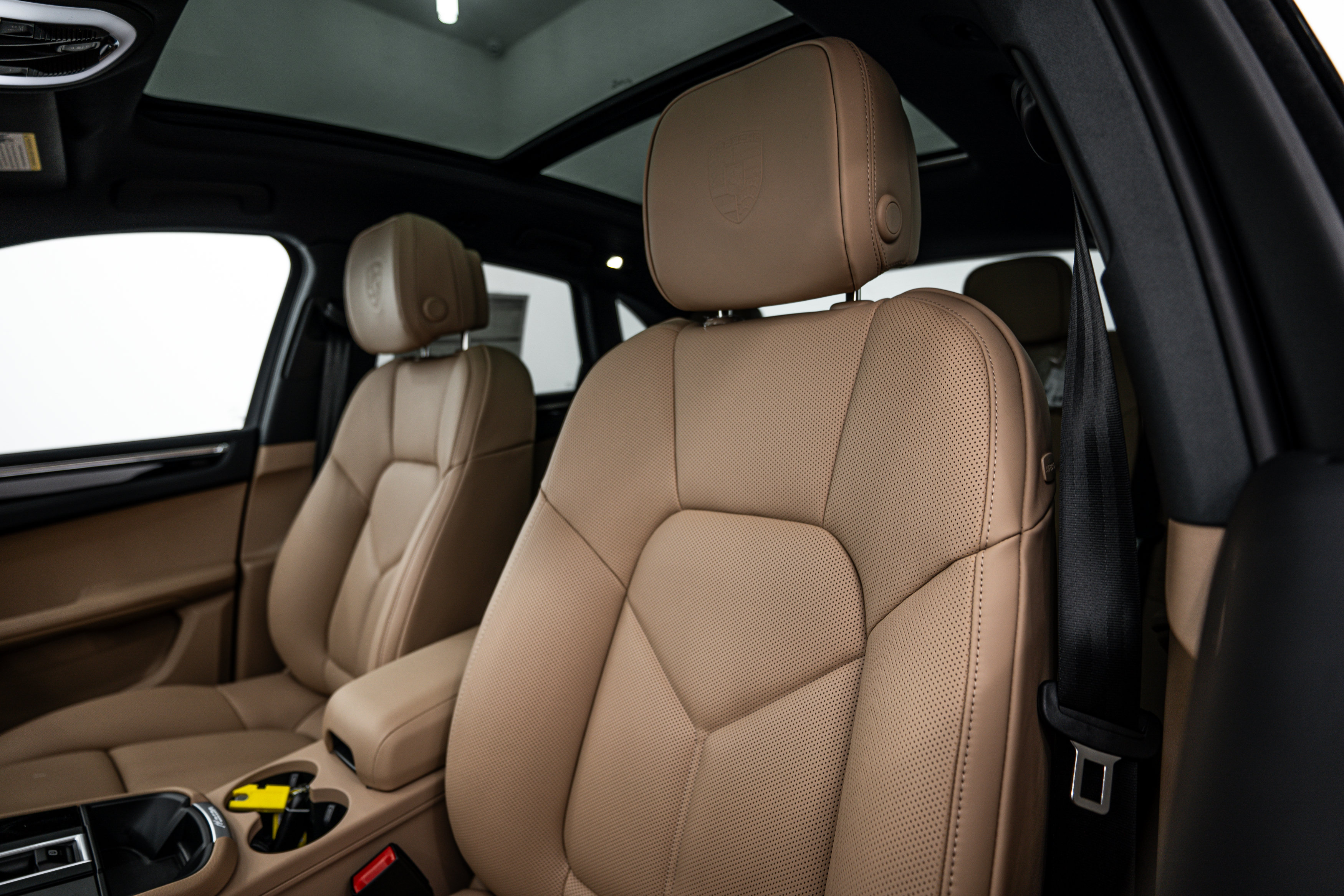 Certified 2026 Porsche Macan AWD/4WD image 18