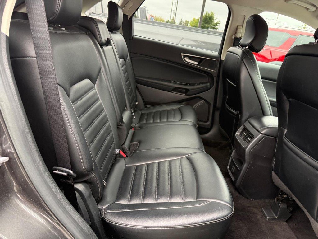 Used 2019 Ford Edge SEL w/ Cold Weather Package AWD/4WD image 7
