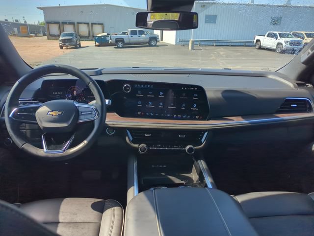 Used 2025 Chevrolet Tahoe Premier AWD/4WD image 15