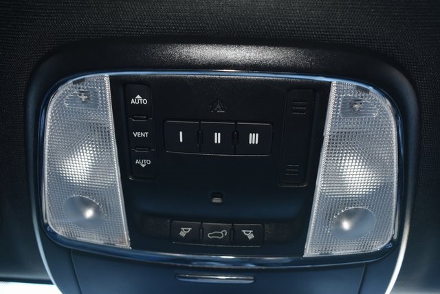 Used 2018 Jeep Grand Cherokee Altitude image 32