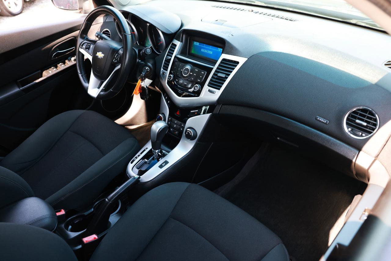 Used 2011 Chevrolet Cruze Eco FWD image 16