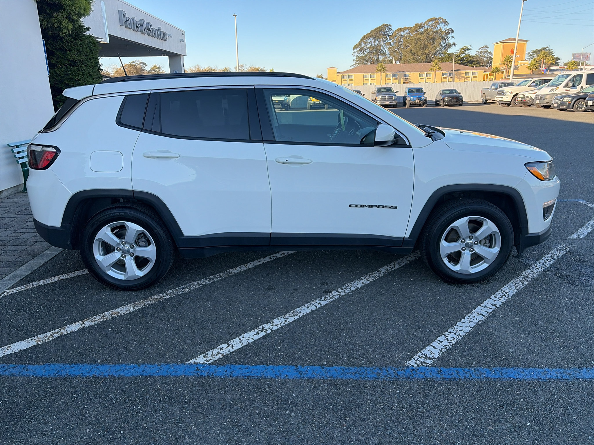 Used 2021 Jeep Compass Latitude FWD image 19