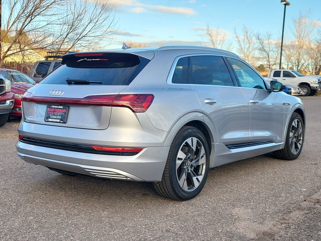 Used 2022 Audi e-tron Premium Plus w/ Premium Plus Package image 4