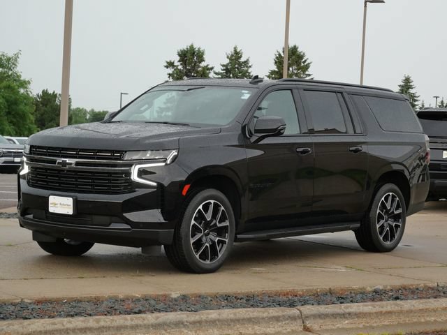 Used 2022 Chevrolet Suburban RST w/ Luxury Package AWD/4WD image 3